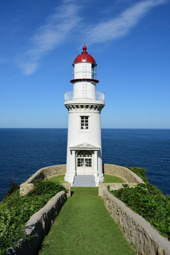 Mit dem Leuchtturm wieder ins Licht der inneren Orientierung auf den weiten des Meeres der Veränderung im Leben kommen 